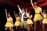 PASSPO☆、羽田空港で河口こうへいと「STEP&GO」
