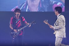 スガシカオ（写真左）と亀田誠治（右）。