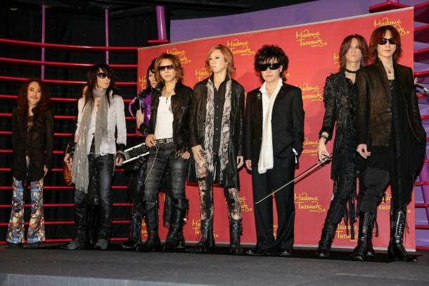 X JAPAN等身大フィギュアお披露目式の様子。