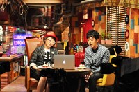 視聴者からのこじらせエピソードに口をあんぐりと開けるヒャダイン（写真右）。