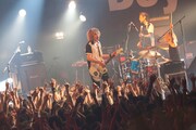 「WEEKEND LOVERS'13」MANNISH BOYSのライブの様子。（撮影：新保 勇樹）