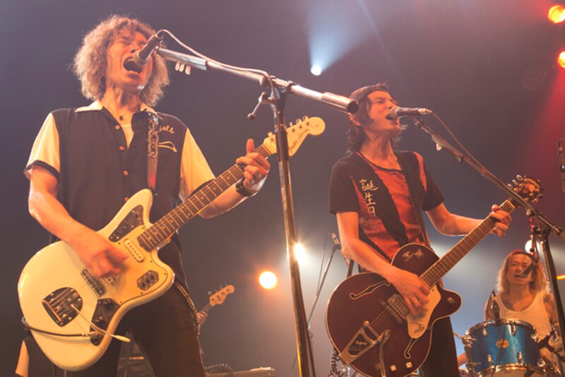 「WEEKEND LOVERS'13」The BirthdayxMANNISH BOYSセッションの様子。（撮影：新保 勇樹）