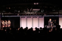 本日5月22日、東京・AKB48劇場での速報結果発表の様子。