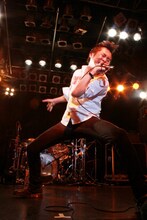 「DOHATSUTEN三十路（ミソジ）まえ "夢街道四人五脚"」横浜公演の様子。