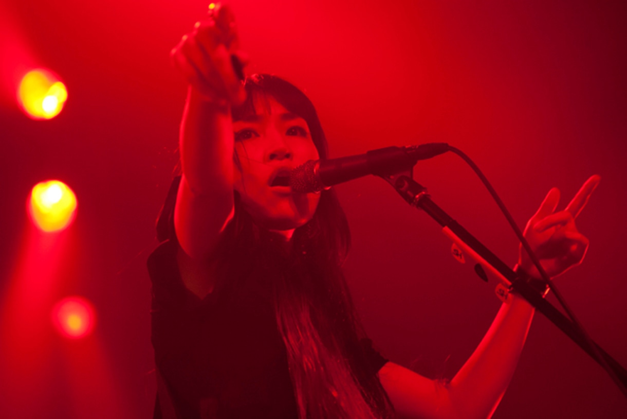「WEEKEND LOVERS'13」heavenstampのライブの様子。（撮影：新保 勇樹）