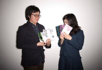 ナタリーPower Pushでは宇宙人のニューシングル「惡の華」の発売時、押見修造（写真左）としのさきあさこ（右）の対談を公開した。