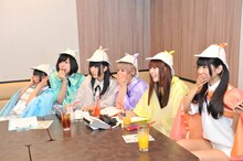 画面の演出にたじろぐでんぱ組.inc。