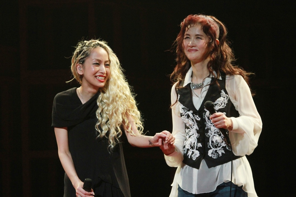 中島美嘉（写真左）と中島みゆき（右）。