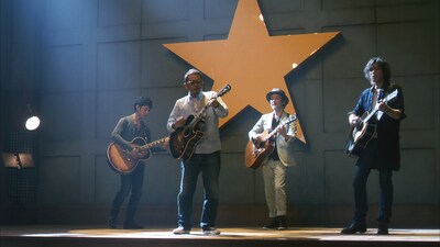 「大人エレベーター」第15弾の演奏シーン。