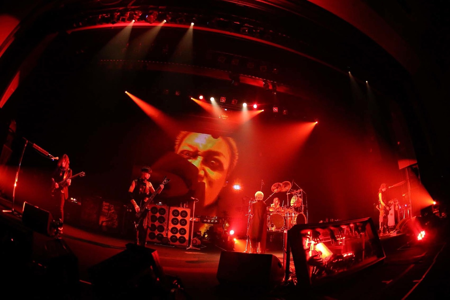 5月24日に行われた「TOUR2013 TABULA RASA –揚羽ノ羽ノ夢ハ蛹-」の様子。（撮影：尾形隆夫）