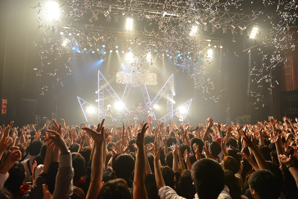 「angela 10th Anniversary Live Tour 『ZERO』」東京公演の模様。