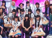 「新堂本兄弟」収録時の記念撮影。