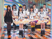 私立恵比寿中学からは星名美怜、廣田あいか、鈴木裕乃（前列左から）、柏木ひなた、瑞季、安本彩花、松野莉奈（後列左から）の7名が出演。