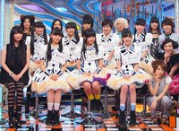 「新堂本兄弟」収録時の記念撮影。