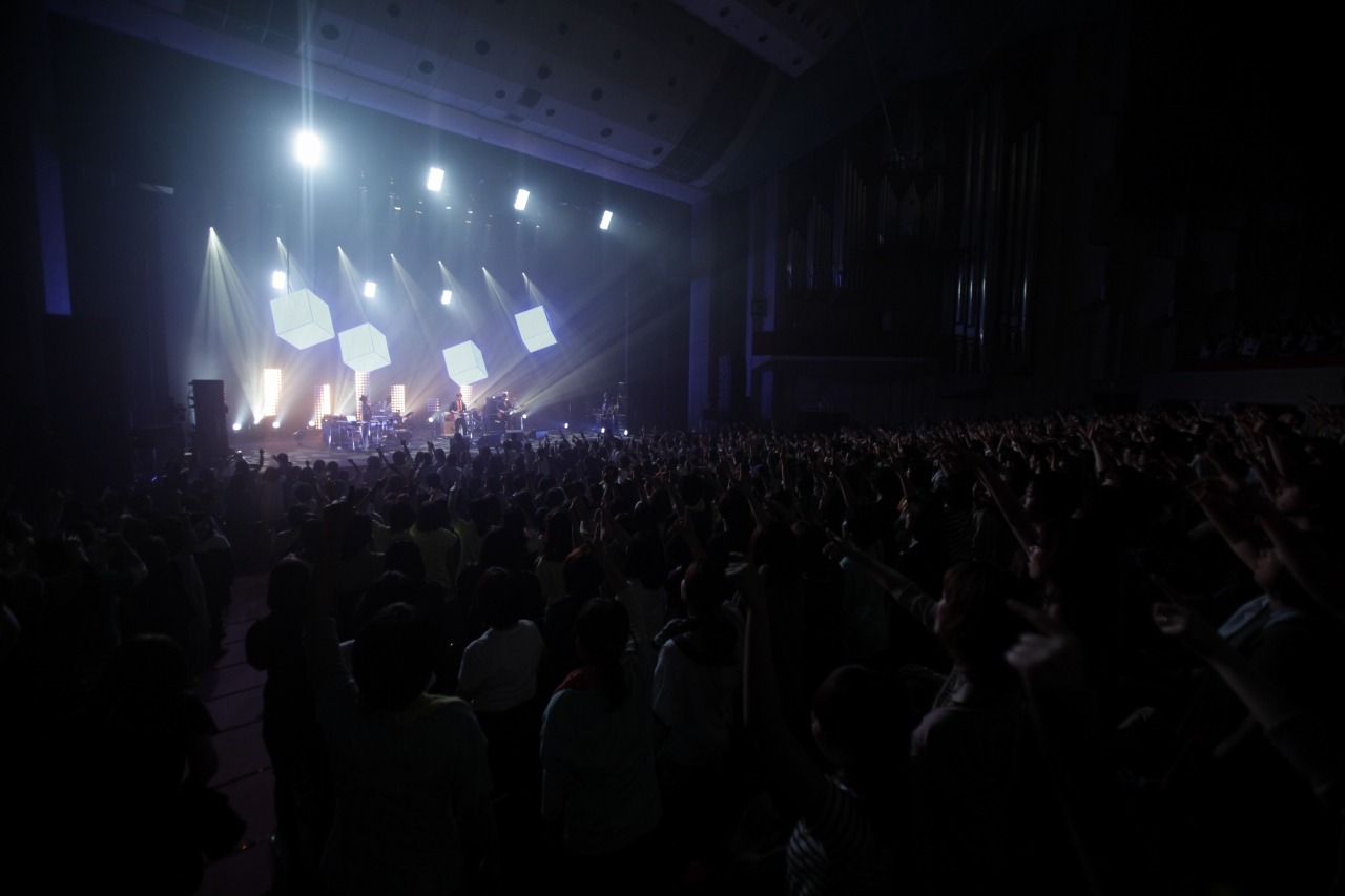 5月19日に東京・NHKホールで行われた「フジファブリックHALL TOUR 2013 “VOYAGER”」の模様。（撮影：河本悠貴）
