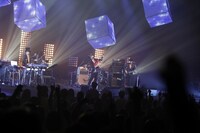 5月19日に東京・NHKホールで行われた「フジファブリックHALL TOUR 2013 “VOYAGER”」の模様。（撮影：河本悠貴）