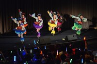 ライブパフォーマンスの様子。