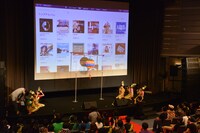 「DAFT PUNK、強えなあ！」とうなだれる長谷川店長（写真左端）。