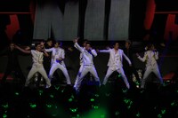 神奈川・パシフィコ横浜国立大ホール「B.A.P LIVE ON EARTH JAPAN」の様子。