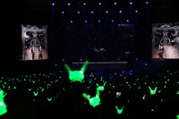 神奈川・パシフィコ横浜国立大ホール「B.A.P LIVE ON EARTH JAPAN」の様子。