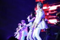 神奈川・パシフィコ横浜国立大ホール「B.A.P LIVE ON EARTH JAPAN」の様子。