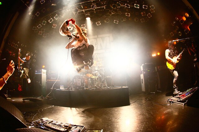 5月23日に東京・Shibuya O-WESTで行われた「『reality & liberty』Tour」ファイナル公演の模様。（Photo by Rie Suwaki［MAXPHOTO］）