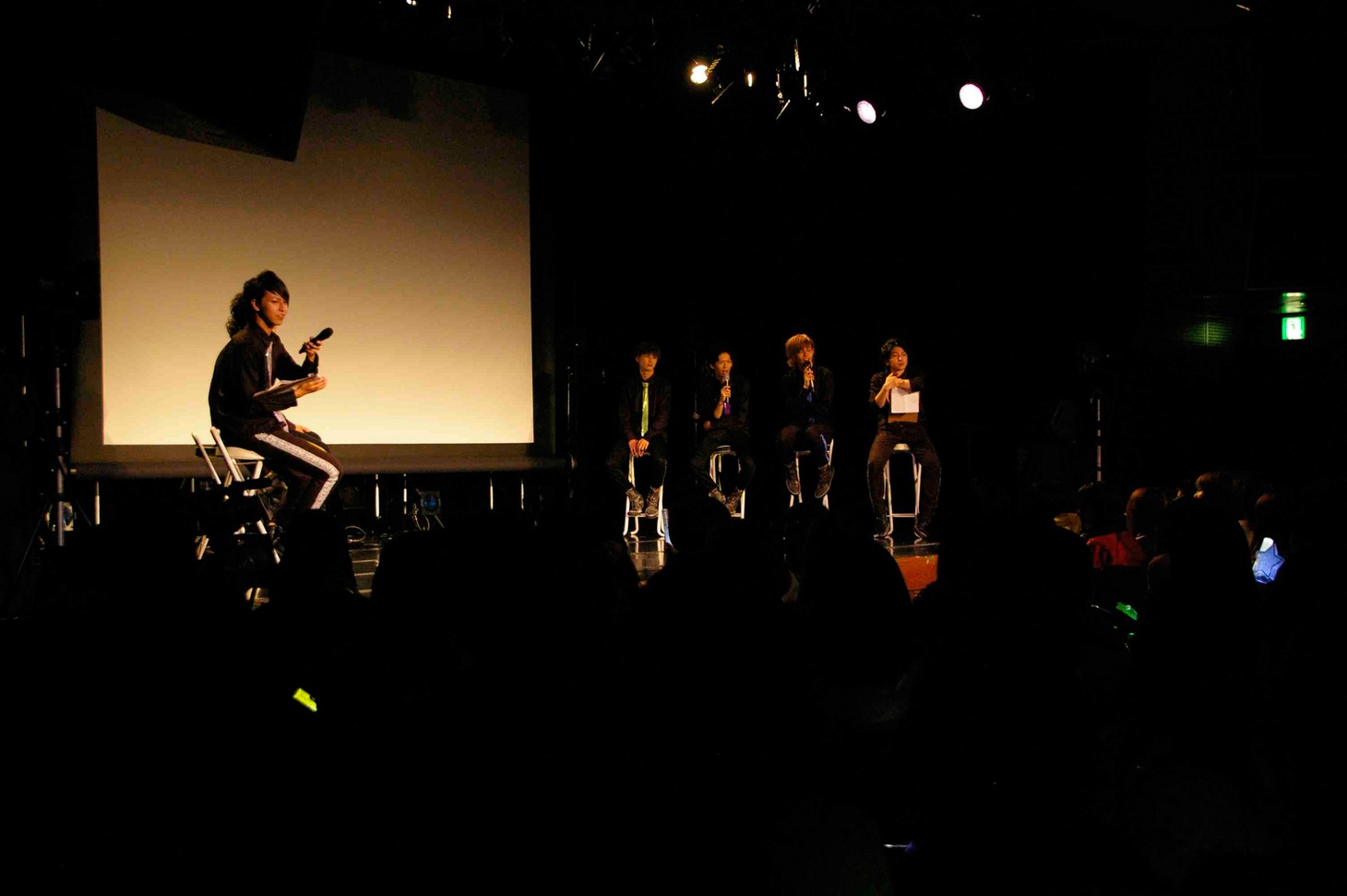 5月26日に東京・池袋アムラックスホールにて行われた「BULLET TRAIN FANMEETING Vol.03 ～アムラックスで一旦クライMAX!!～」の様子。