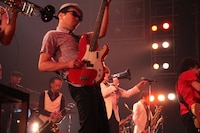 東京スカパラダイスオーケストラ「新たなる欲望」大阪公演の様子。