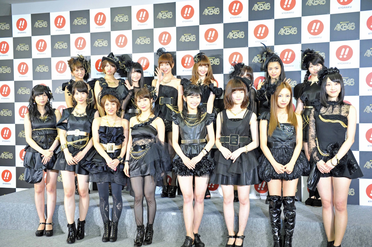 今週の人気の画像3位は「チームサプライズ再集合！『ぱちスロAKB48』に新曲搭載」より、AKB48。（C）AKS