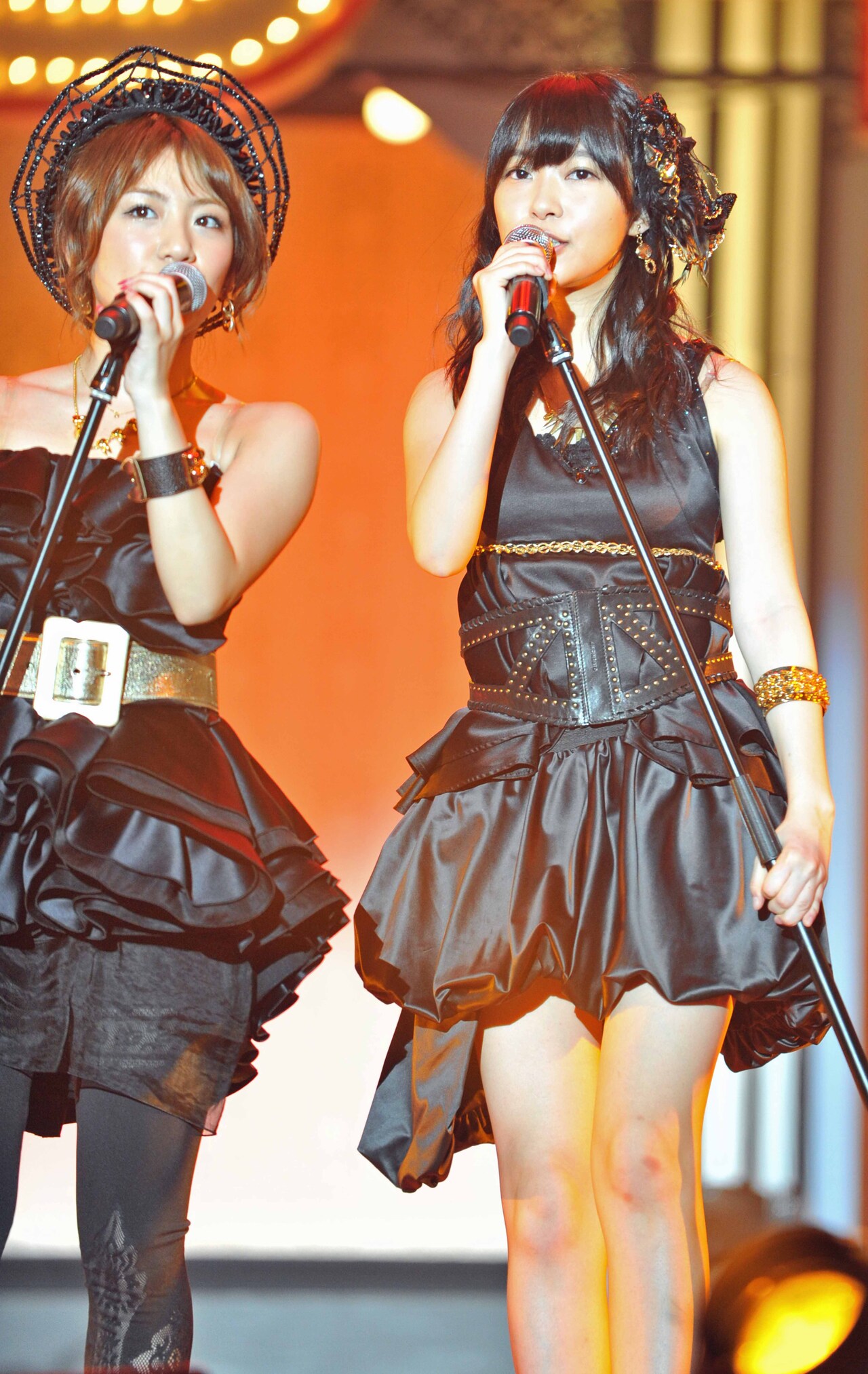 R　高橋みなみセット 高橋みなみ、「変わらぬ美ジュアル」AKB神7メンバーと2ショ 「仲良し