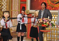 BKA48センターの川栄李奈（写真左）と矢部浩之。 （C）日本テレビ