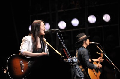 LOVE PSYCHEDELICOのツアー「IN THIS BEAUTIFUL WORLD」の模様。