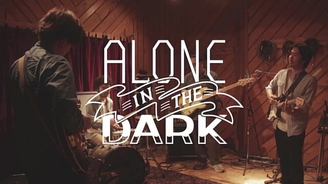 「Alone in the dark」PVのワンシーン。