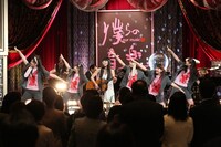 「2013年フジテレビ入社式懇親会『僕らの音楽』スペシャル」でのmiwaクロのパフォーマンス。