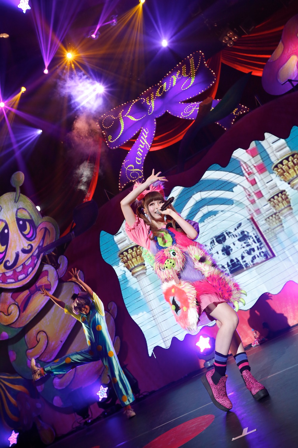 この日は「なんだこれ？」をテーマにした新衣装が初披露された。（Photo by AKI ISHI）