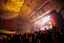 きゃりーぱみゅぱみゅが5月30日、渋谷公会堂で行ったライブの模様。（Photo by AKI ISHI）