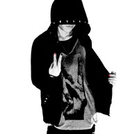 「BE FREE (WITH MUSIC)」PV完成に合わせて、ナノの実写版アー写も初公開。