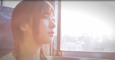 小野恵令奈「ERENA」ビデオクリップのワンシーン。