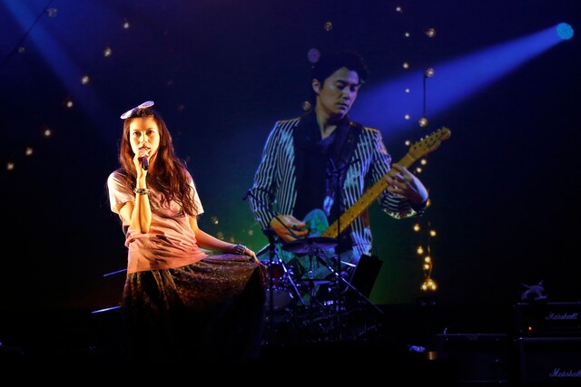 柴咲コウのツアー「Ko Shibasaki Live Tour 2013 ～neko's live 猫幸 音楽会～」初日公演の模様。 （photo： hajime kamiiisaka）