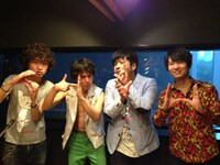 大谷ノブ彦（写真右から3番目）と忘れらんねえよ。