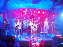 SCANDAL×堂本ブラザーズバンドによる「冬の稲妻」収録の模様。