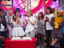 収録終了後のスタジオでは、SCANDALのTOMOMI（B, Vo）とMAMI（G, Vo）の誕生祝いが行われた。