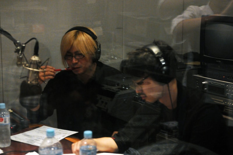 佐藤征史（左）とハマ・オカモト（右）。