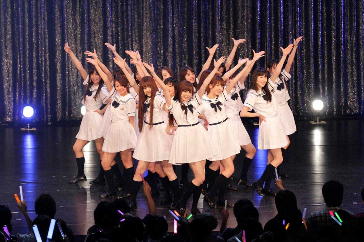 「ガールズルール」を披露する乃木坂46（6月1日の「16人のプリンシパル deux」大阪公演より）。