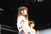 突然のシングルマッチが発表されて不安そうな顔を浮かべるプー・ルイ。