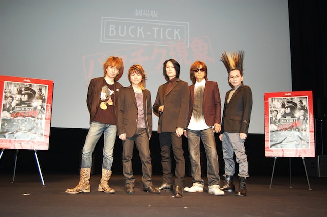 「劇場版 BUCK-TICK ～バクチク現象～」最速上映会終了後にステージに現れたBUCK-TICKメンバー。