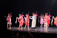 6月2日昼公演の「16人のプリンシパル deux」2幕の様子。