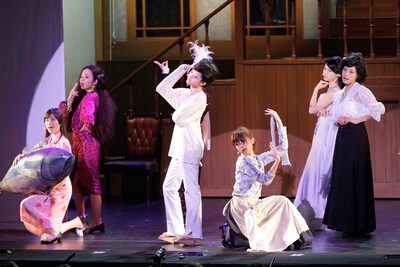 6月2日昼公演の「16人のプリンシパル deux」2幕より、生田絵梨花、川村真洋、松村沙友理、橋本奈々未、白石麻衣、深川麻衣。