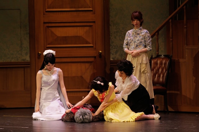 6月2日昼公演の「16人のプリンシパル deux」2幕の様子。