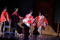 6月2日昼公演の「16人のプリンシパル deux」2幕の様子。